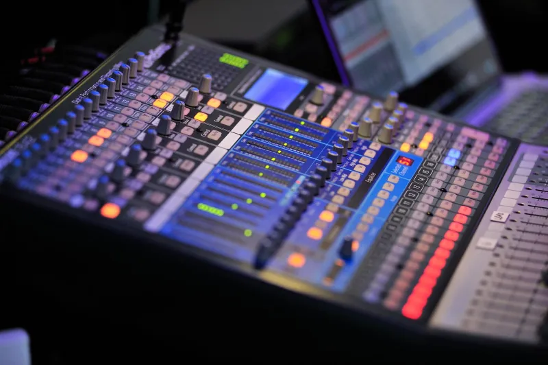 The Quiet Architects: Sound Engineers Who Built an Underground Empire Nobody Talks About